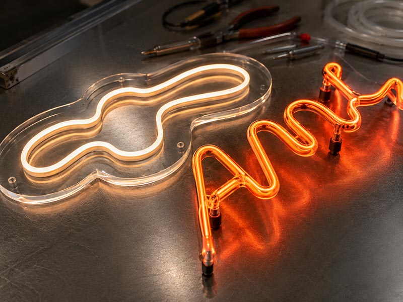 LED neon tube and glass neon tube material comparison