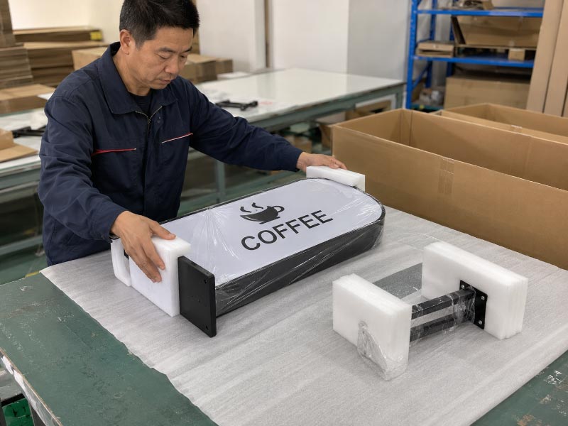 Blade sign protective packing