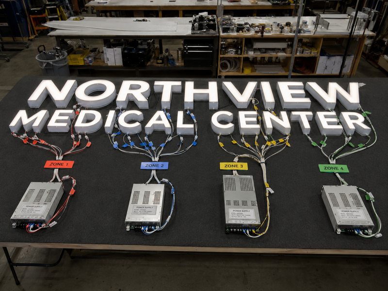 Large channel letters divided into balanced power supply groups before installation