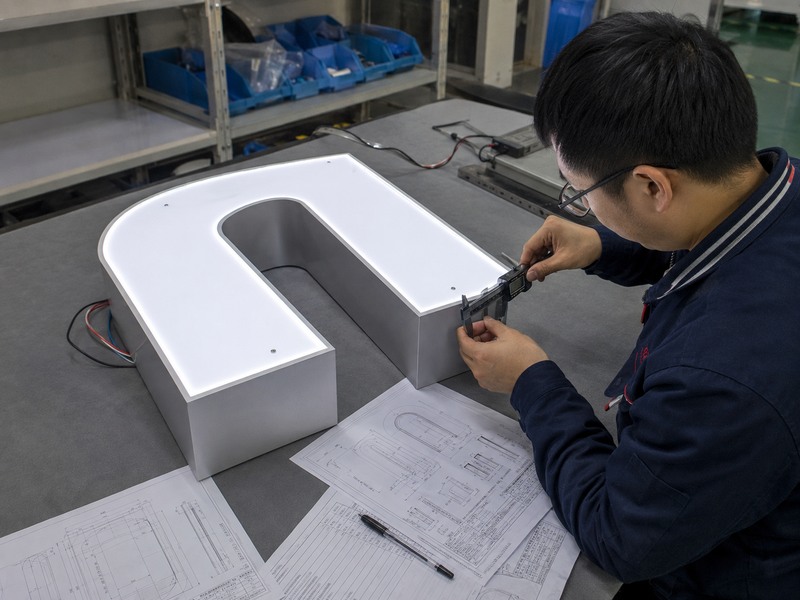 Second sign supplier qualification through sample inspection and manufacturing review